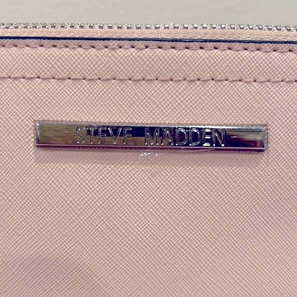 🔥Steve Madden Pink Crossbody Bag with Modern Design🔥